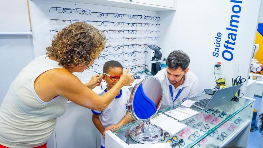 Unidades móveis do Sesc RJ chegam a São João de Meriti com serviços de saúde e incentivo à leitura