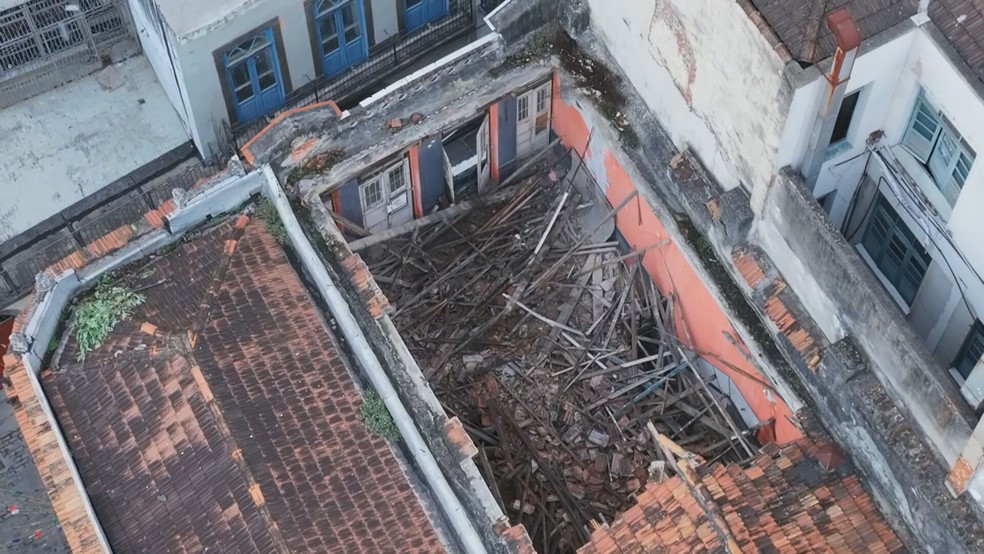 Telhado de casarão tombado onde Carmen Miranda morou desabou em 2024 — Foto: Reprodução/ TV Globo