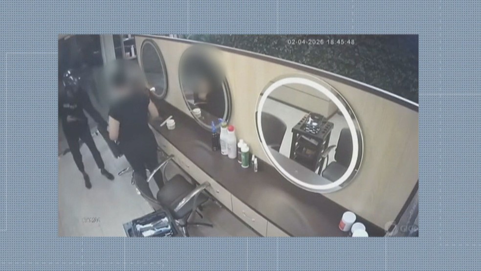 Assaltante invade salão de beleza, rende clientes e foge em São João de Meriti