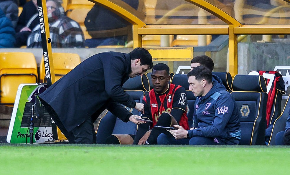 Bournemouth anuncia saída de Andoni Iraola após vitória sobre o Arsenal