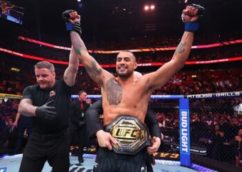 Campeão do UFC, Carlos Ulberg perde cinturão durante comemoração em Miami