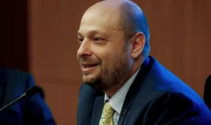 Governo demite presidente do INSS em meio à pressão por fila de pedidos