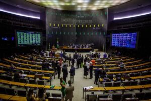 Câmara aprova limite de jornada para policiais e bombeiros militares; proposta segue para o Senado