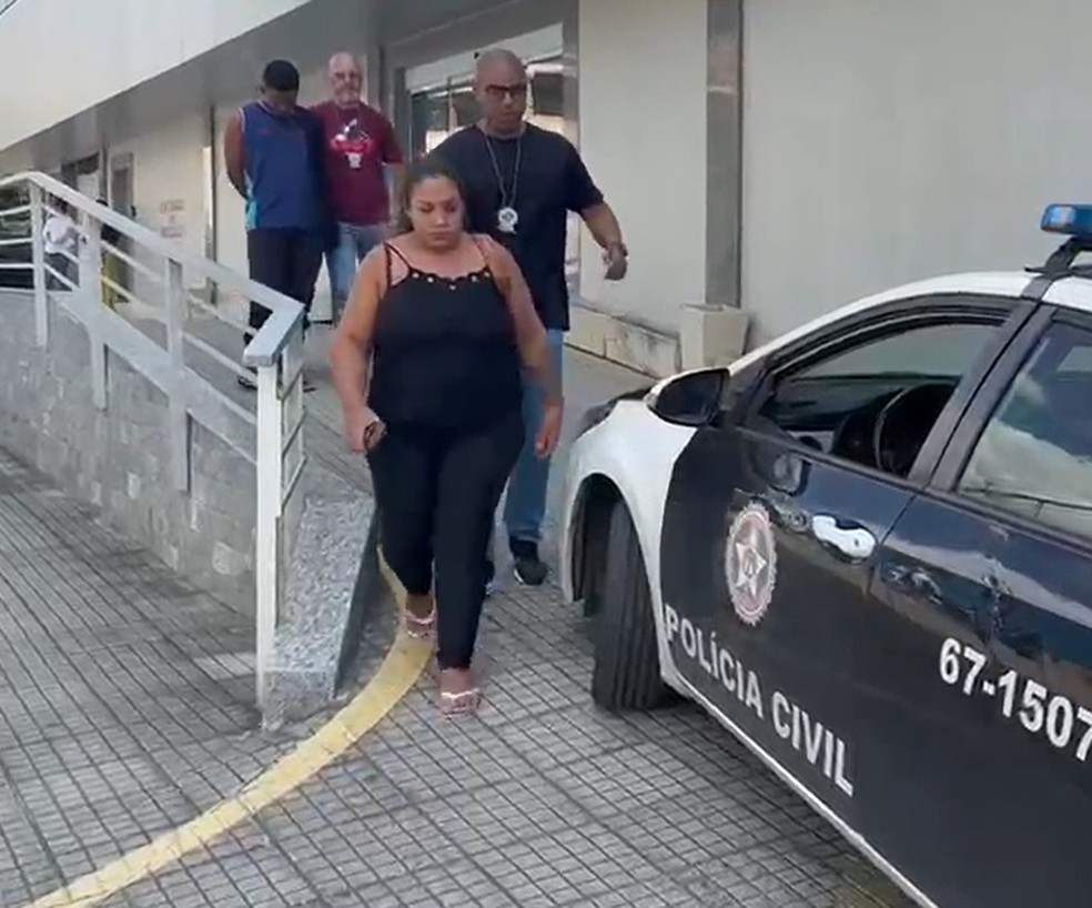 Pai e mãe foram presos pela Polícia Civil após sinais de agressão contra bebê de 52 dias — Foto: Reprodução/TV Globo