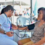 Unidade móvel da Fiocruz leva vacinação e testes gratuitos para bairros de Belford Roxo