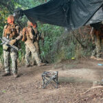 Bope entra no Borel após escalada de violência entre facções e encontra base do tráfico em área de mata