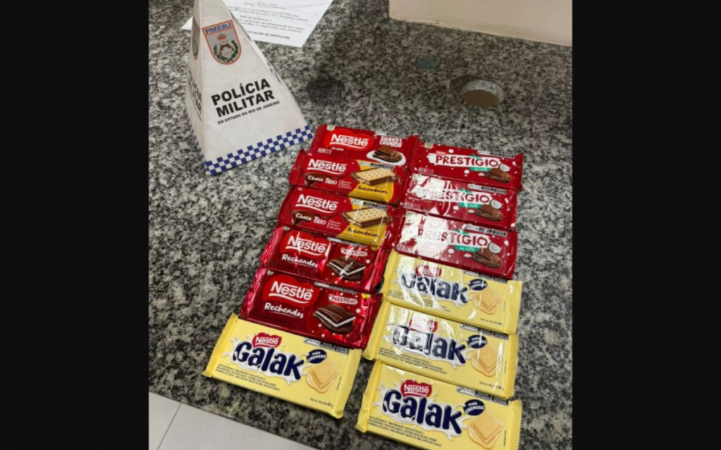 Homem é preso após furtar barras de chocolate em supermercado de Cabo Frio