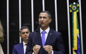 CCJ da Câmara adia votação de PEC que reduz maioridade penal para 16 anos