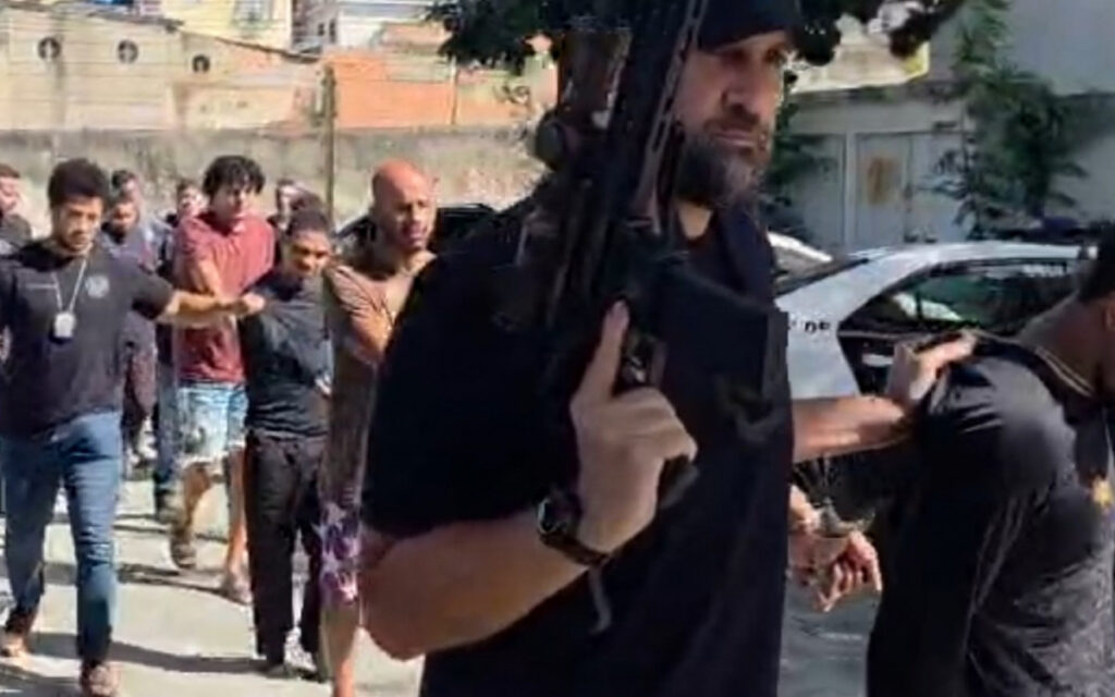 Polícia prende 12 pessoas por receptação de celulares roubados em Piedade