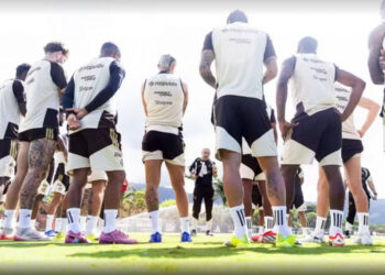 Flamengo avalia participar de torneio amistoso durante pausa para a Copa do Mundo