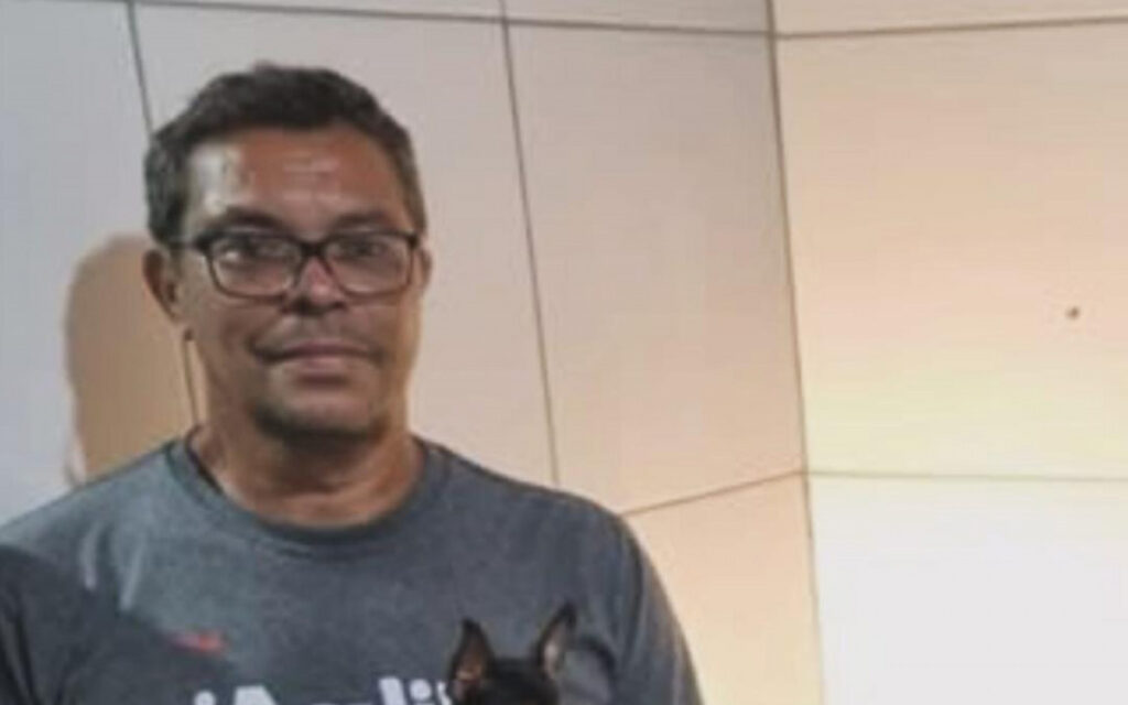Homem morto a facadas pelo próprio filho é enterrado em Japeri