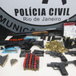 Polícia Civil prende três suspeitos em operação contra arsenal clandestino de ex-CACs no RJ