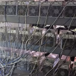 Polícia encontra “fazenda” de criptomoedas em área dominada pelo tráfico no Complexo do Lins