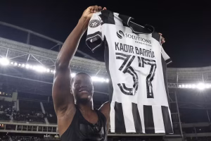Kadir entra na mira do futebol saudita e Botafogo pode receber proposta milionária