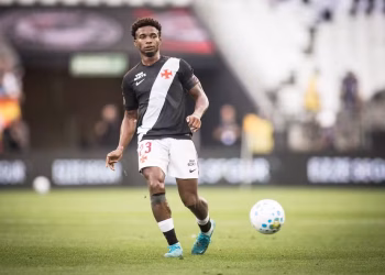 STJD mantém absolvição de Thiago Mendes por críticas à arbitragem após jogo do Vasco
