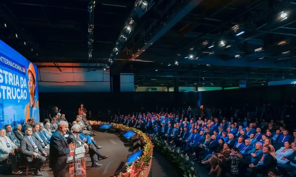 Lula sinaliza apoio à redução da jornada 6×1 e defende debate com setores econômicos