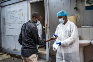 OMS identifica tratamentos e vacinas experimentais contra o Ebola para testes clínicos
