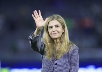 Justiça condena Dudu a indenizar Leila Pereira em R$ 50 mil por danos morais