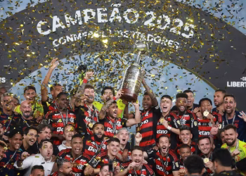 Museu Flamengo abre exposição inédita com as sete taças conquistadas em 2025