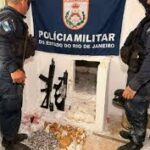 PM encontra fuzis e drogas escondidos em bunker na Baixada Fluminense