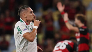 STJD denuncia Paulinho por provocação à torcida do Flamengo; Leonardo Jardim e Carrascal também serão julgados