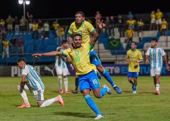Conmebol suspende atacante da base do Palmeiras após gesto em protesto contra racismo