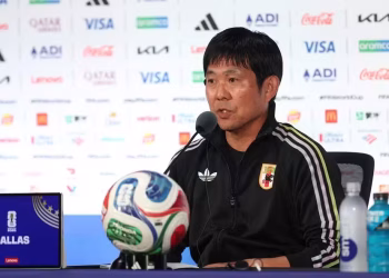 Técnico do Japão chama Messi de “super-homem”, mas afirma confiança antes de duelo decisivo na Copa