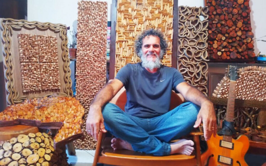 Exposição em Rio das Ostras transforma elementos naturais em obras de arte e incentiva reflexão ambiental
