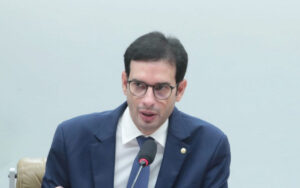 Relator da PEC do fim da escala 6×1 cobra governo e pede destravamento da pauta da Câmara
