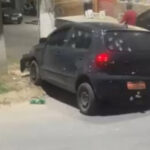 Homem fica ferido após ter carro atingido por mais de 15 tiros em Duque de Caxias