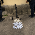 Apreensão de arma e drogas termina com prisão em Japeri