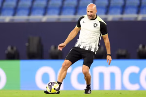 Botafogo planeja reforços para a segunda metade da temporada e define posições prioritárias