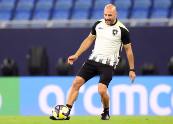 Botafogo planeja reforços para a segunda metade da temporada e define posições prioritárias