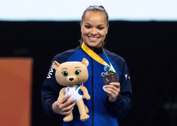 Thaís Fidelis conquista bronze no individual geral no Pan de Ginástica Artística no Rio