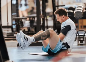 Messi faz trabalho separado, mas Argentina espera contar com craque na estreia da Copa do Mundo