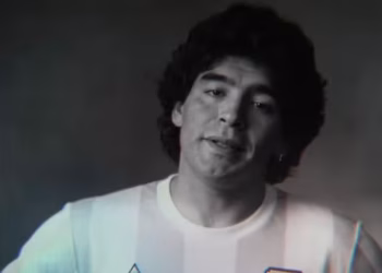 Propaganda com Maradona recriado por inteligência artificial gera debate na Argentina durante a Copa do Mundo