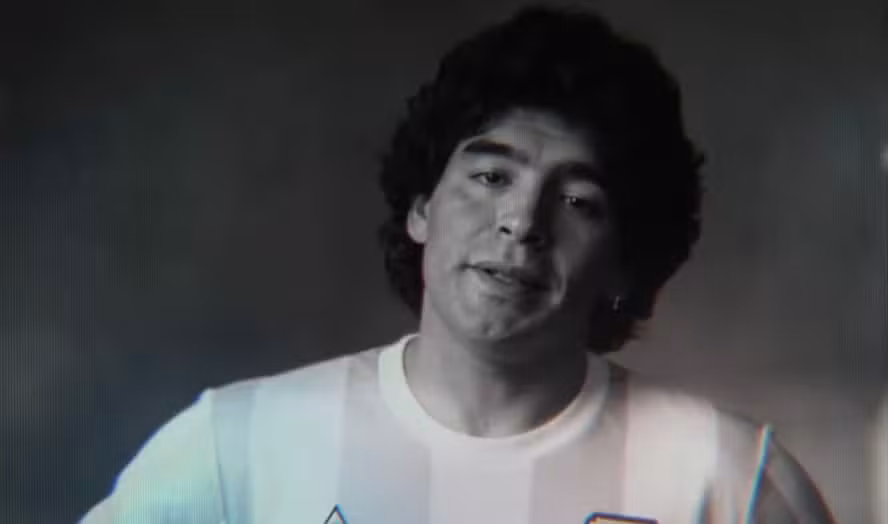 Propaganda com Maradona recriado por inteligência artificial gera debate na Argentina durante a Copa do Mundo