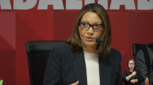 Janja rebate críticas de Silas Malafaia durante encontro de evangélicos do PT em Brasília