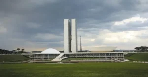 Parlamento define futuro de proposta que fixa idade limite para ingressar na PM e nos Bombeiros