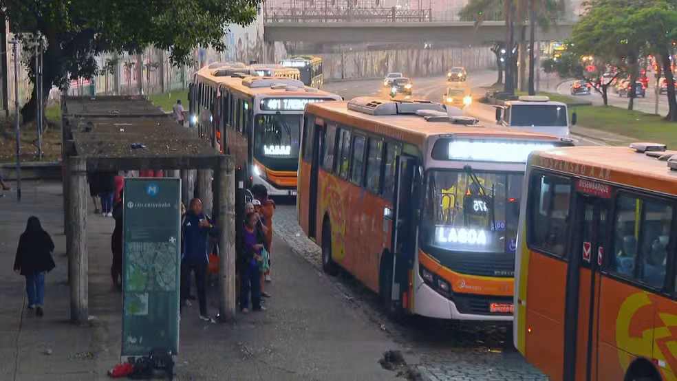 ÔNIBUS VOLTAM A CIRCULAR NORMALMENTE APÓS SUSPENSÃO DA GREVE NO RIO