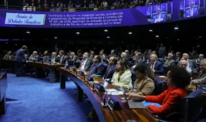 Empresários criticam PEC 6×1 no Senado; governo e sindicatos defendem proposta