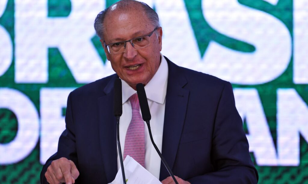 Alckmin diz que Lei da Reciprocidade busca corrigir injustiça e anuncia pacote para enfrentar tarifaço dos EUA