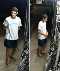 Homem é flagrado furtando objeto em loja no Centro de Queimados