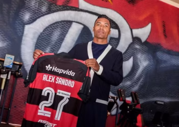 Flamengo estende contrato de Alex Sandro até 2027 após temporada de títulos