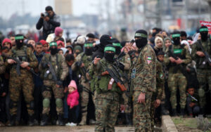 Hamas aceita acordo que prevê desarmamento e retirada gradual de tropas de Israel de Gaza