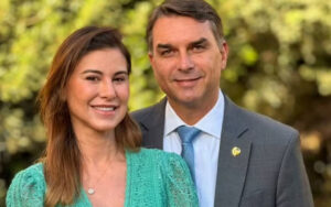 Mulher de Flávio Bolsonaro deve assumir papel mais ativo na pré-campanha presidencial