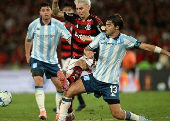 Vasco avança por Santiago Sosa e negocia últimos detalhes com o Racing