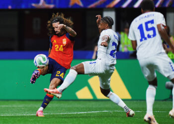 Cucurella promete tatuar rosto de Luis de la Fuente caso Espanha conquiste a Copa do Mundo