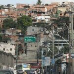 Confrontos entre facções provocam tiroteios e explosões em Costa Barros e Ramos
