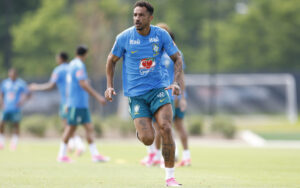 Seleção Brasileira desembarca no Rio após eliminação nas oitavas da Copa do Mundo